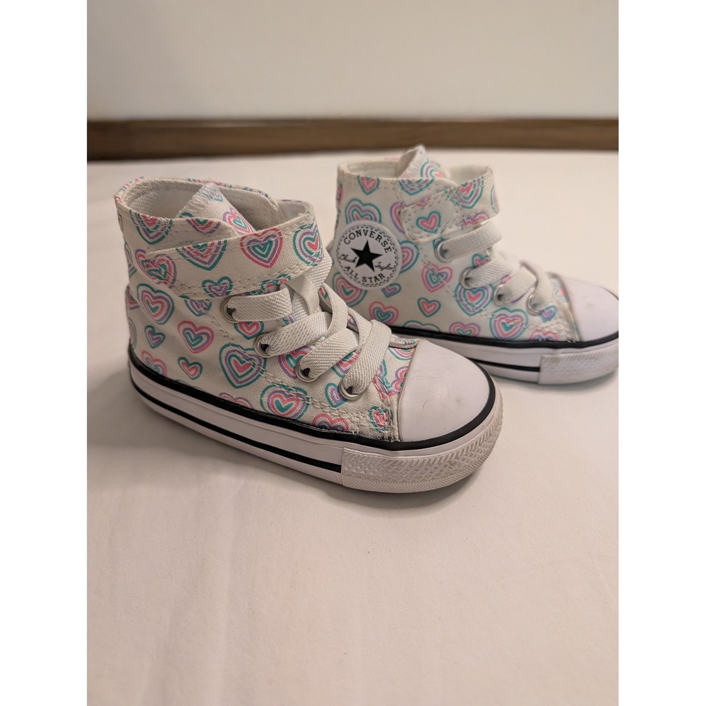 Converse Chuck Taylor All Star Infant Size 5 High Top Heart Print Sneakers White
